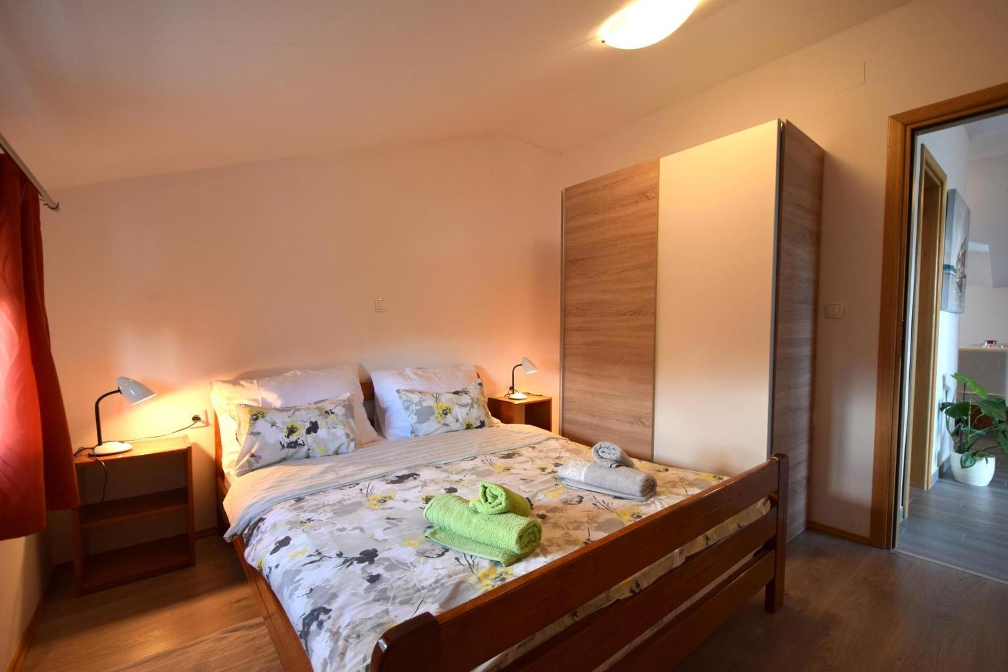 Apartments Cindric Малинська Екстер'єр фото